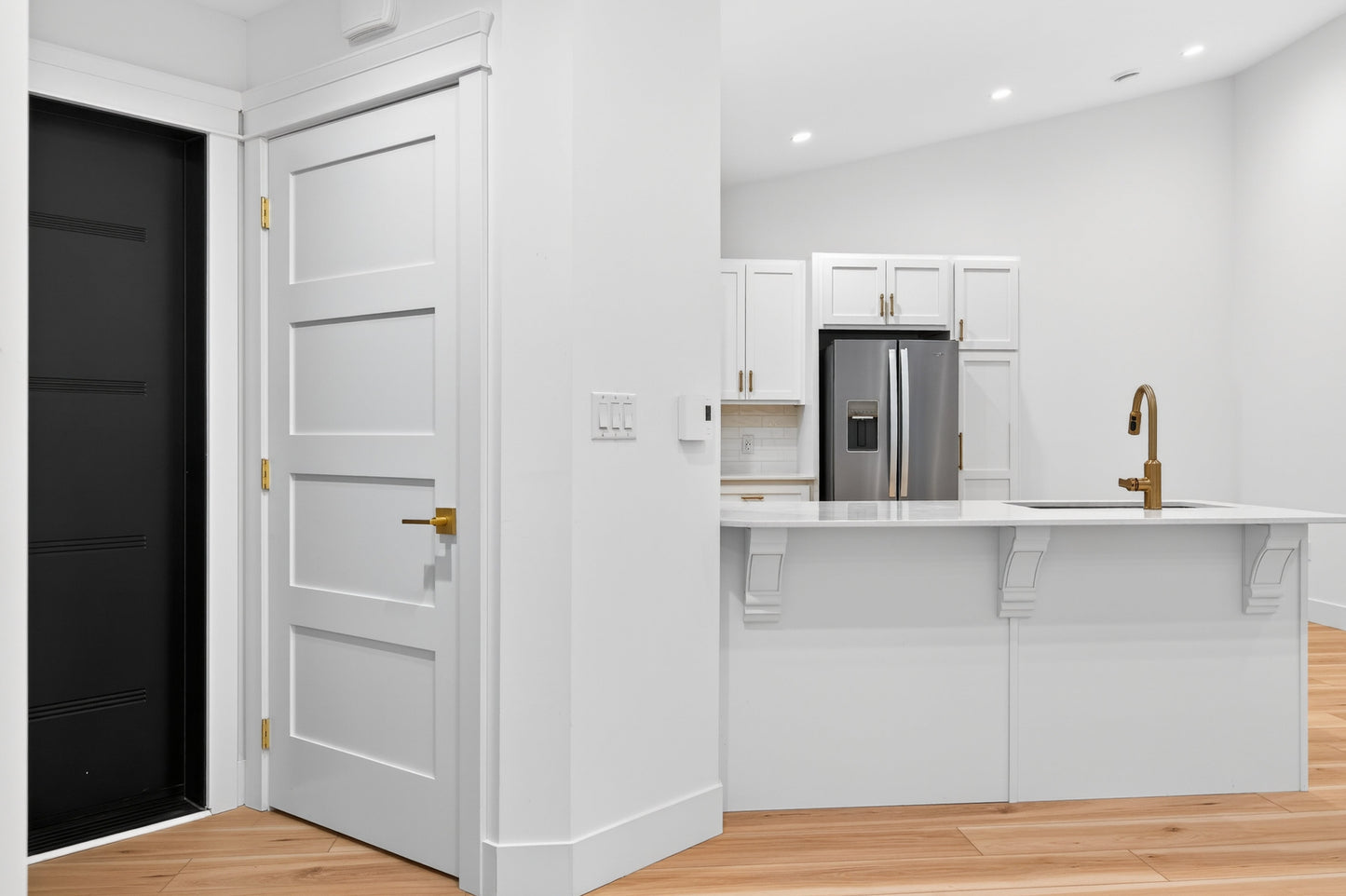 4 Equal Panel Solid Shaker
